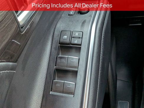 Used 2023 Toyota Highlander Limited FWD image 27