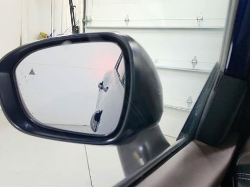 Used 2021 Nissan Rogue S FWD image 12