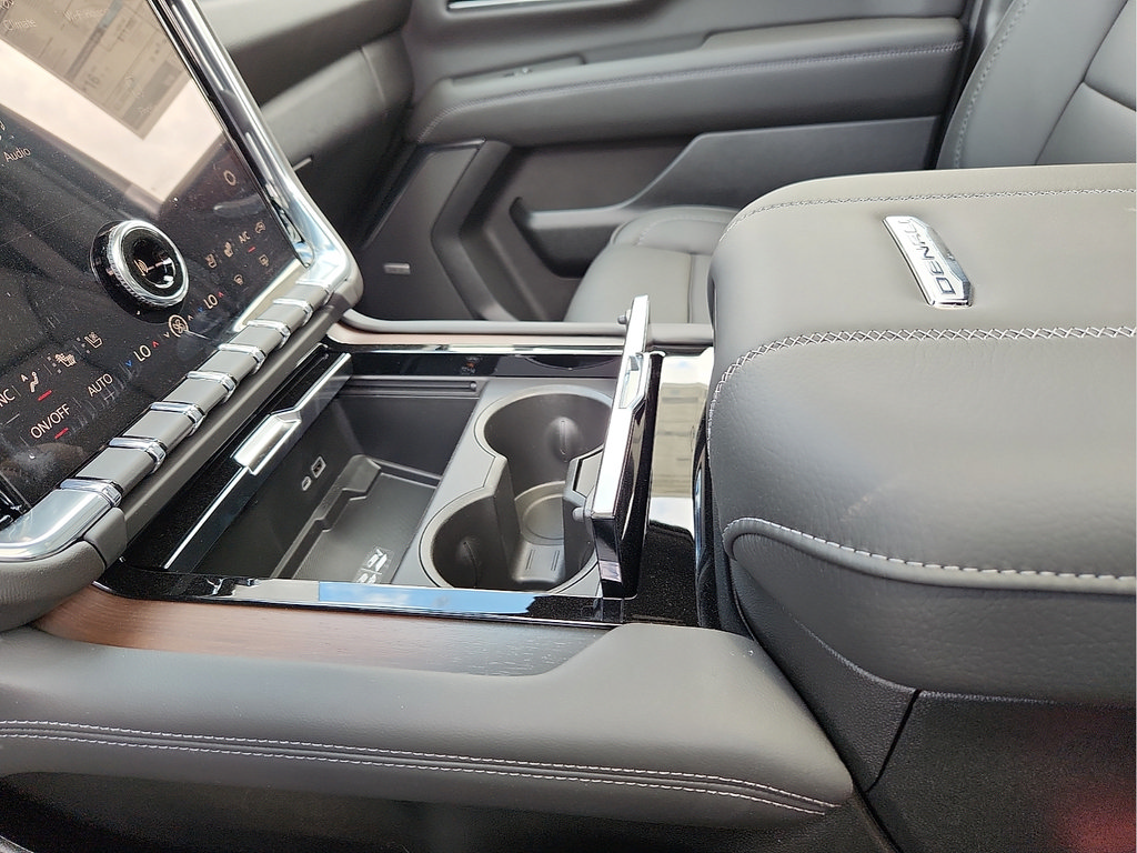 New 2026 GMC Yukon Denali w/ Denali Reserve Package AWD/4WD image 22
