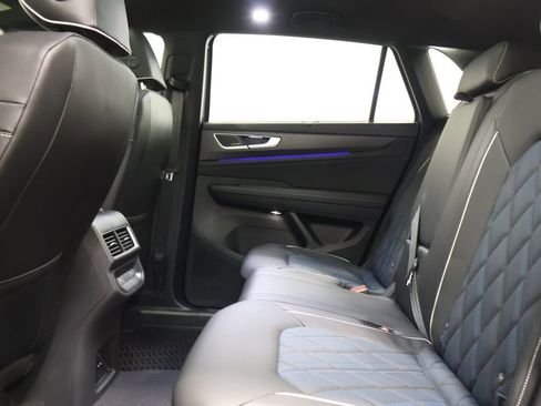 Used 2024 Volkswagen Atlas Cross Sport SEL Premium R-Line image 26