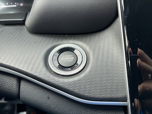 Used 2023 Jeep Grand Cherokee L Laredo image 23