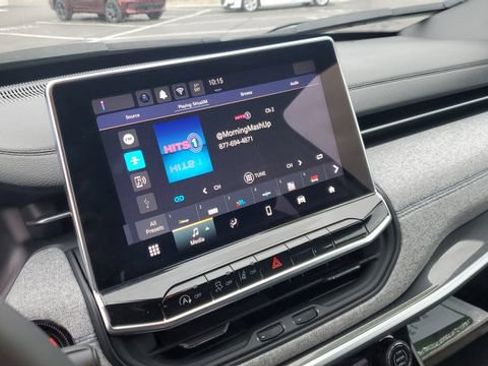 Certified 2024 Jeep Compass Latitude image 11