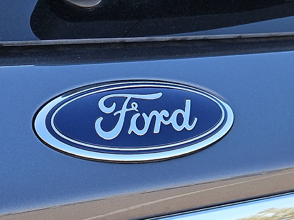 Used 2024 Ford Explorer XLT RWD image 12