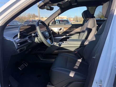 New 2026 Cadillac Vistiq Luxury image 16