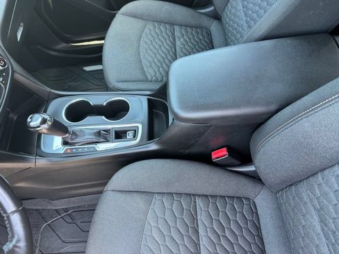 Used 2019 Chevrolet Equinox LT w/ Driver Convenience Package FWD image 16