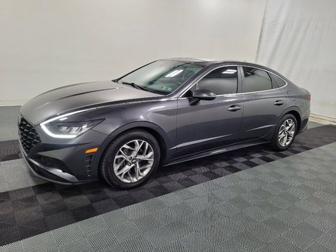 Used 2020 Hyundai Sonata SEL w/ Convenience + Sunroof Package FWD image 2
