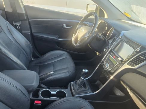 Used 2013 Hyundai Elantra GT w/ Tech Pkg image 2