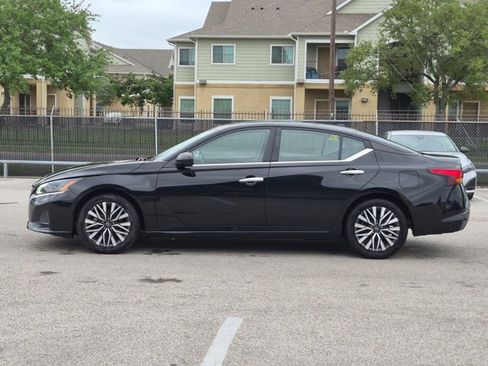 Used 2024 Nissan Altima 2.5 SV FWD image 8
