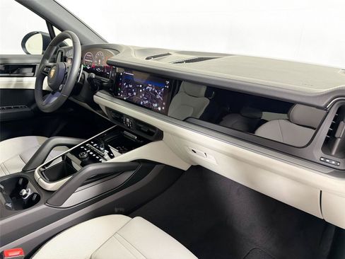 Certified 2026 Porsche Cayenne AWD/4WD image 28