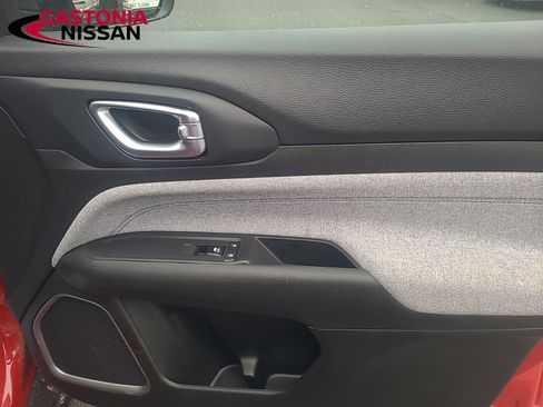 Used 2024 Jeep Compass Latitude image 41