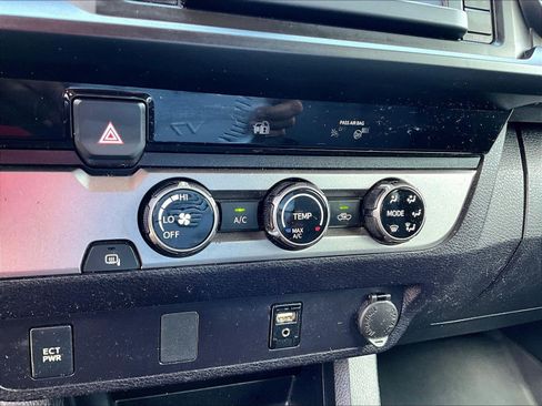 Used 2018 Toyota Tacoma SR w/ SR Convenience Package RWD image 15