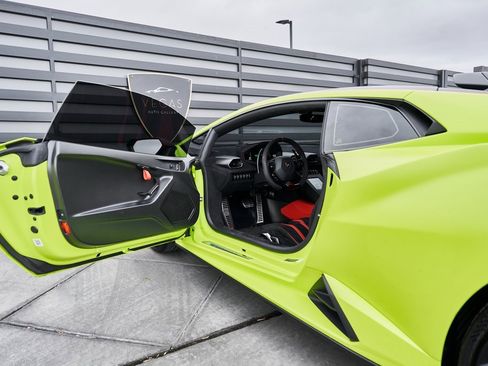 Used 2022 Lamborghini Huracan STO image 36