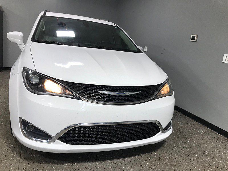 Used 2017 Chrysler Pacifica Touring-L FWD image 8