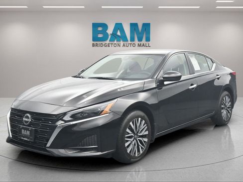 Used 2023 Nissan Altima 2.5 SV AWD/4WD image 5
