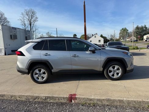 Used 2020 Toyota RAV4 LE AWD/4WD image 5