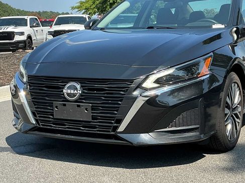 Used 2024 Nissan Altima 2.5 SV AWD/4WD image 10
