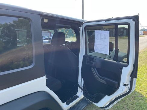 Used 2015 Jeep Wrangler Unlimited Sport w/ Quick Order Package 24S AWD/4WD image 14