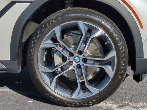 Used 2023 BMW X6 xDrive40i w/ Climate Comfort Package image 11