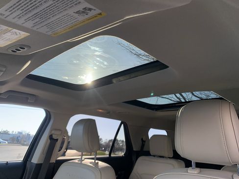 Used 2018 Ford Explorer Platinum image 28