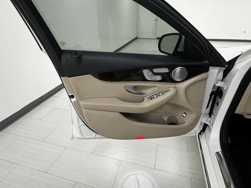 Used 2018 Mercedes-Benz C 300 4MATIC Sedan image 9
