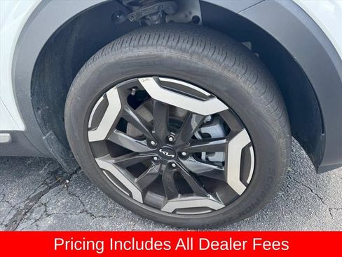 Used 2024 Kia Telluride EX w/ EX Captain's Chair Package FWD image 2