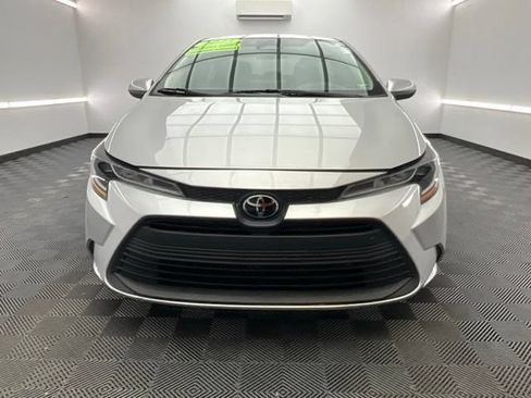 Used 2023 Toyota Corolla LE FWD image 2