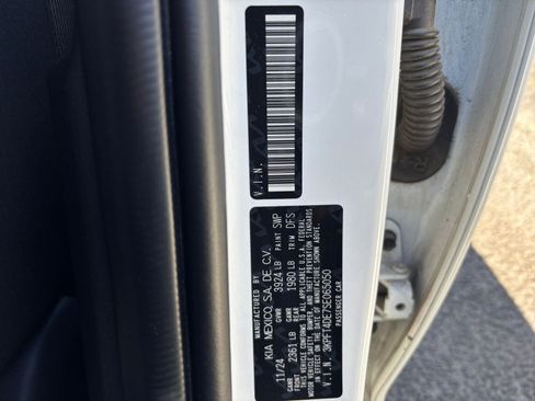 Used 2025 Kia K4 LXS image 28