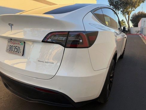 Used 2022 Tesla Model Y Long Range image 8