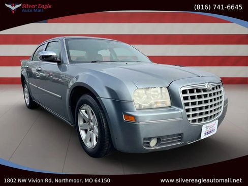 Used 2006 Chrysler 300 Touring w/ Comfort/Convenience Group image 2