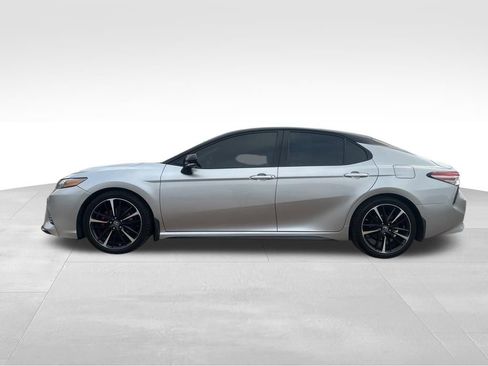 Used 2019 Toyota Camry XSE image 4