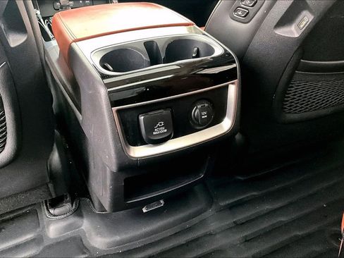 Used 2022 Kia Carnival SX Prestige image 31