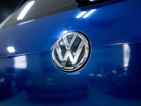 Used 2018 Volkswagen Golf R 4-Door image 24