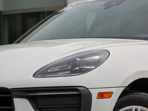 Certified 2026 Porsche Macan AWD/4WD image 22