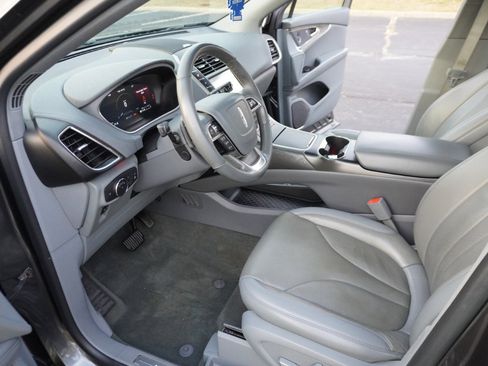 Used 2020 Lincoln Nautilus Reserve image 24