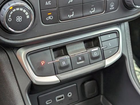 Used 2024 GMC Terrain SLE FWD image 18