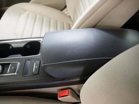 Used 2019 Ford Fusion SE image 21