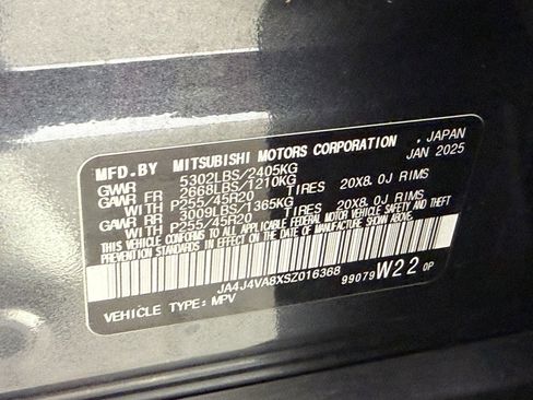 Used 2025 Mitsubishi Outlander AWD image 23
