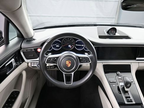 Certified 2018 Porsche Panamera 4S image 18