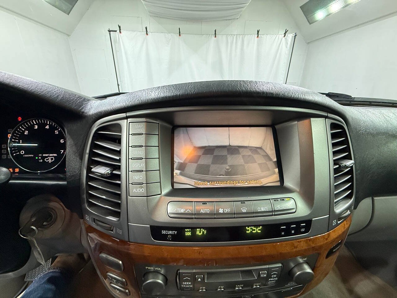Used 2004 Lexus LX 470 4WD image 15