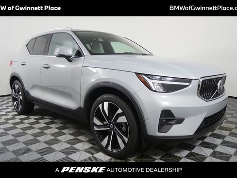 Used 2025 Volvo XC40 B5 Plus w/ Climate Package image 1