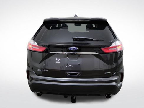 Used 2020 Ford Edge SE FWD image 4