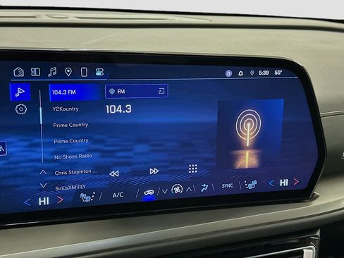 Used 2025 Chevrolet Traverse LT image 21