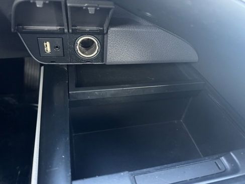 Certified 2018 Toyota Camry SE image 13