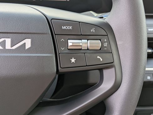 New 2026 Kia K4 FWD image 25