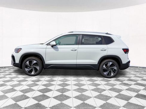 New 2025 Volkswagen Taos SE image 17