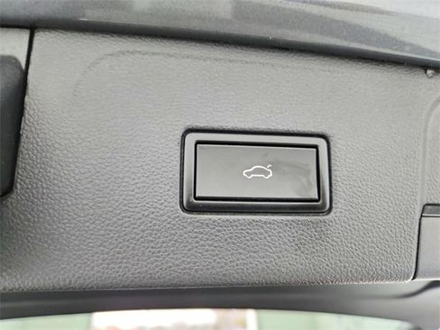 Used 2021 Volkswagen Atlas SEL image 52