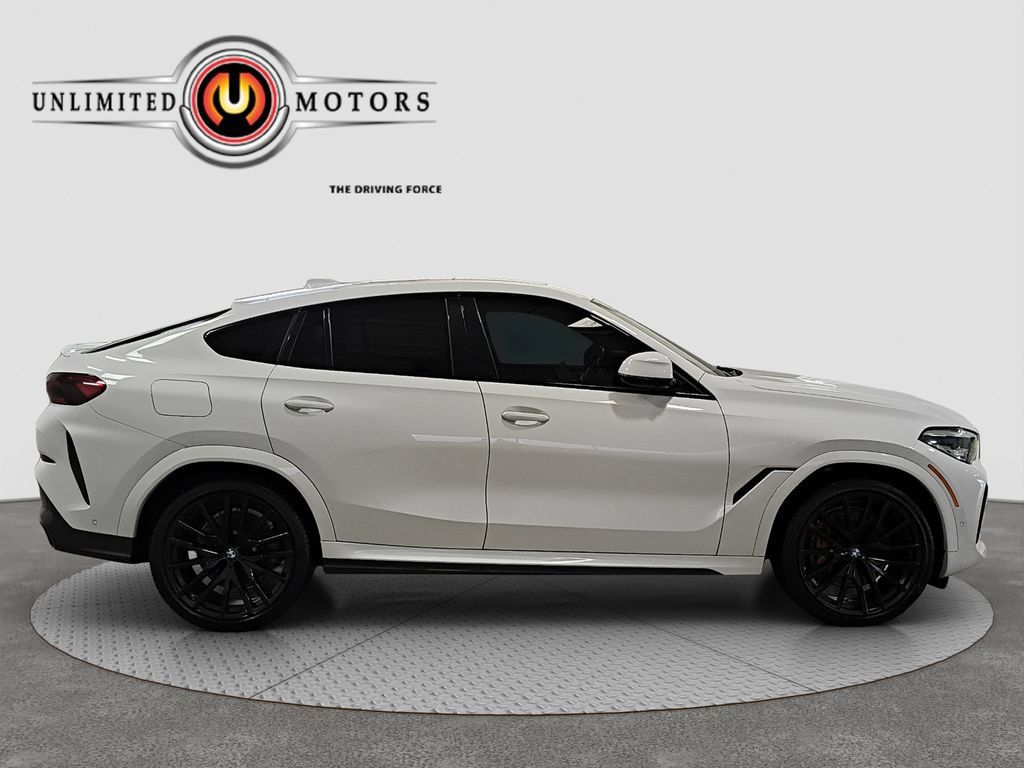 Used 2021 BMW X6 M50i AWD/4WD image 2