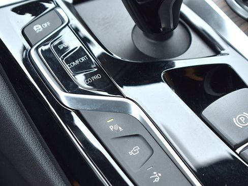 Used 2018 BMW 640i Gran Turismo xDrive image 32