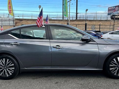 Used 2023 Nissan Altima 2.5 SV FWD image 4