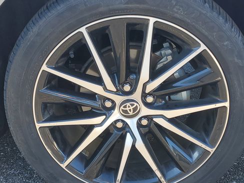 Certified 2022 Toyota Camry SE image 5